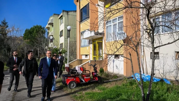 Kocaeli Valisi ve eşi tarafından gerçekleştirilen ‘Gönülden Gönüle’ projesi kapsamında 4 bin 330 hane ziyareti yapıldı