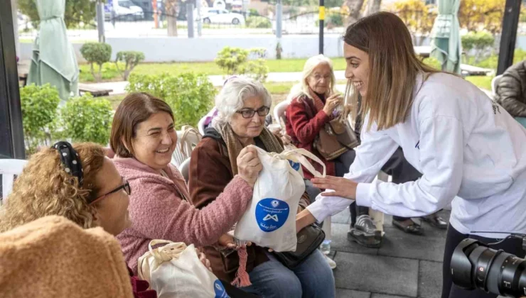 Mersin Büyükşehir Belediyesi, yaş almış vatandaşları ‘2024’e Merhaba Partisi’nde buluşturdu