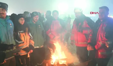 Diyarbakır’da depremde ölenler için anma programı düzenlendi