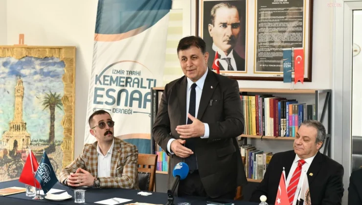 CHP İzmir Büyükşehir Belediye Başkan Adayı Dr. Cemil Tugay Kemeraltı Çarşısı’nda Esnafı Ziyaret Etti