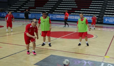 Down Sendromlu Futsal Milli Takımı, dünya şampiyonluğunu kazanarak tarih yazmak istiyor