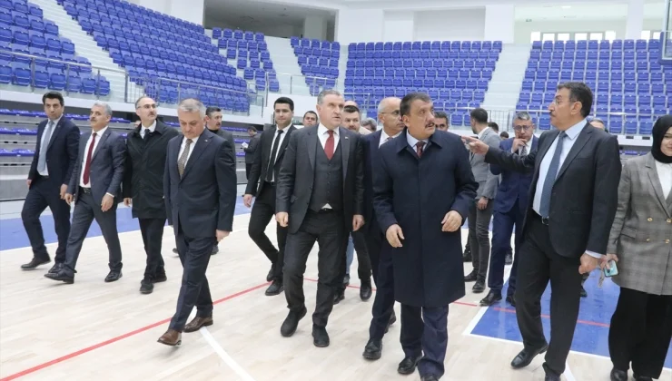 Gençlik ve Spor Bakanı Osman Aşkın Bak, Yeni Malatya Stadyumu’nda incelemelerde bulundu