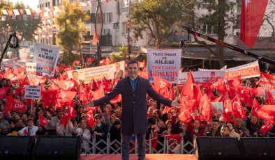 Kuşadası Belediye Başkanı Ömer Günel, Davutlar Mahallesi’nde Miting Yaptı