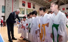 Muş Valisi, başarılı sporcular için düzenlenen törende ayni yardım desteğini açıkladı