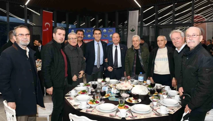 Osmangazi Belediye Başkanı Mustafa Dündar, muhtarlar için iftar yemeği verdi