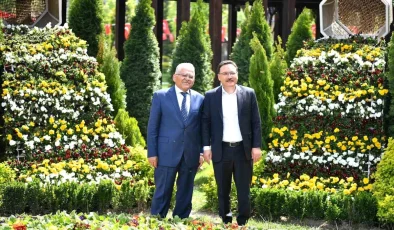 Kayseri Valisi Gökmen Çiçek, Başkan Büyükkılıç’ı Tebrik Etti