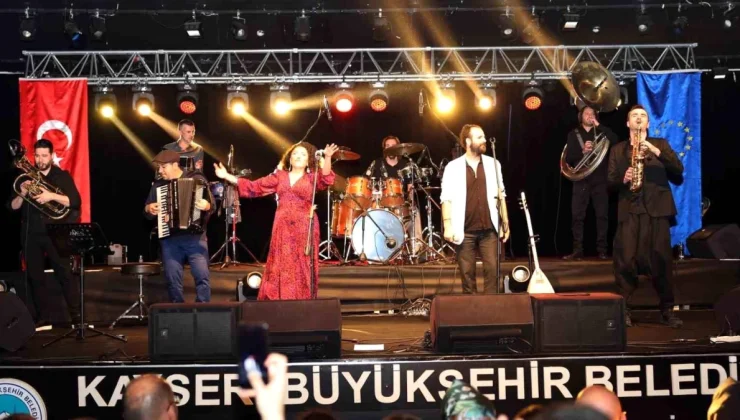 Avrupa Günü’nde Hadouti Orkestrası Kayseri’de Sahne Aldı