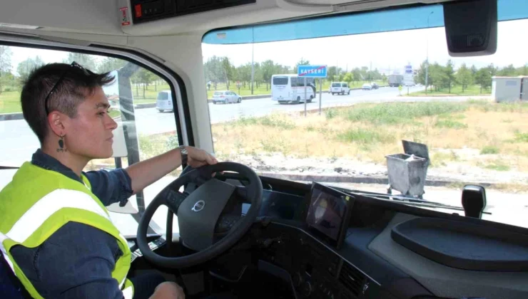 Kayseri’de Babasından Esinlenen Elif Eşgünoğlu, Tır Şoförü Olarak Yurt Dışına Sevkiyat Gerçekleştiriyor