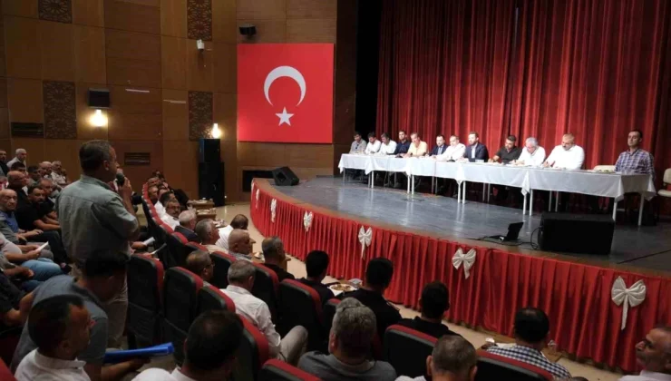 Ceyhan Belediye Başkanı Kadir Aydar, 112 mahalleye eşit hizmet veriyor