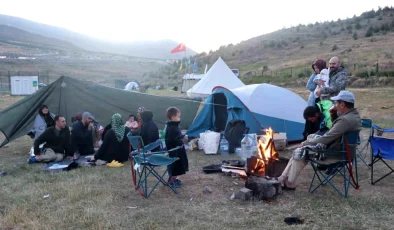 Kayseri’de Vatandaşlar Erciyes’te Serinliğin Tadını Çıkarıyor