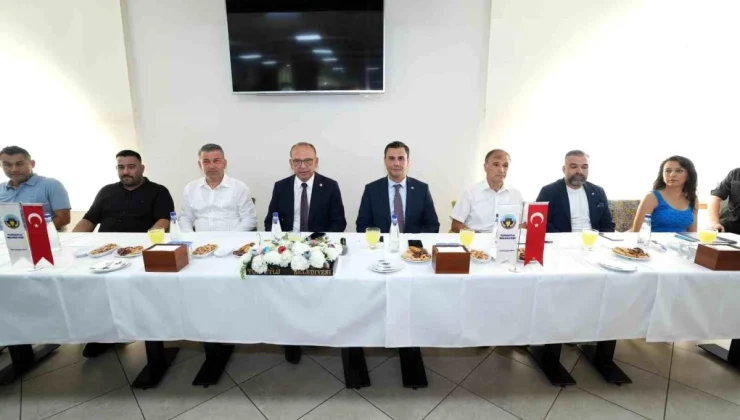 Manisa Büyükşehir Belediye Başkanı Ferdi Zeyrek, Turgutlu’da Muhtarlarla Buluştu