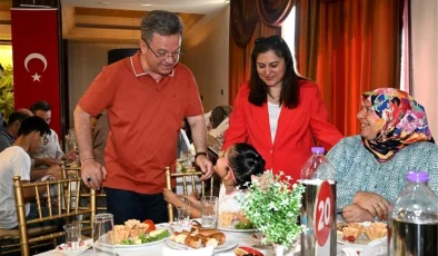 Manisa Valisi Enver Ünlü, 193 çocuğa sıcak bir yuva sağlayan koruyucu aileleri kutladı