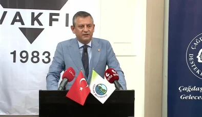 Özgür Özel: “İsmet Paşa Gerektiğinde Düşmanlarıyla Bile Masaya Oturup Müzakere Etmeyi ve Sonuç Alarak Masadan Kalkmayı Bilmiştir”