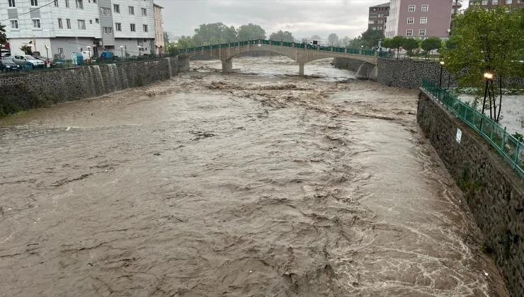 Samsun’da Şiddetli Yağış Hayatı Olumsuz Etkiledi