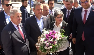 CHP Genel Başkanı Özgür Özel, 21 belediye başkanıyla Burdur’da toplantı düzenledi