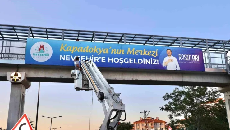 Nevşehir Belediyesi, ‘Kapadokya’nın Merkezi Nevşehir’e Hoş Geldiniz’ Yazısını Yeniden Asıldı