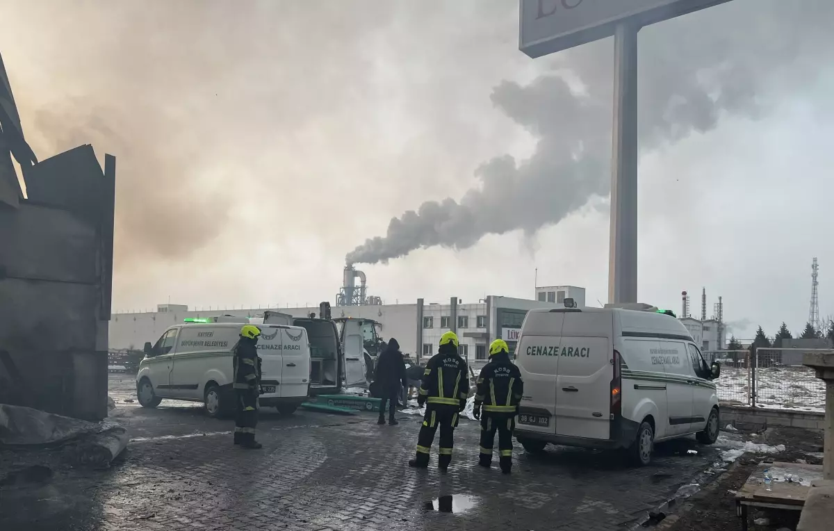 Kayseri’deki Mobilya Fabrikasında Yangın: 3 İşçi Hayatını Kaybetti